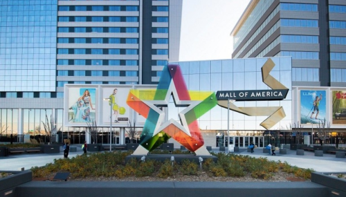 Bridging The Experience Between America's Most Famous Mall and Its Internal Amusement Park