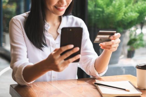 Improving the user experience for mobile device card reading